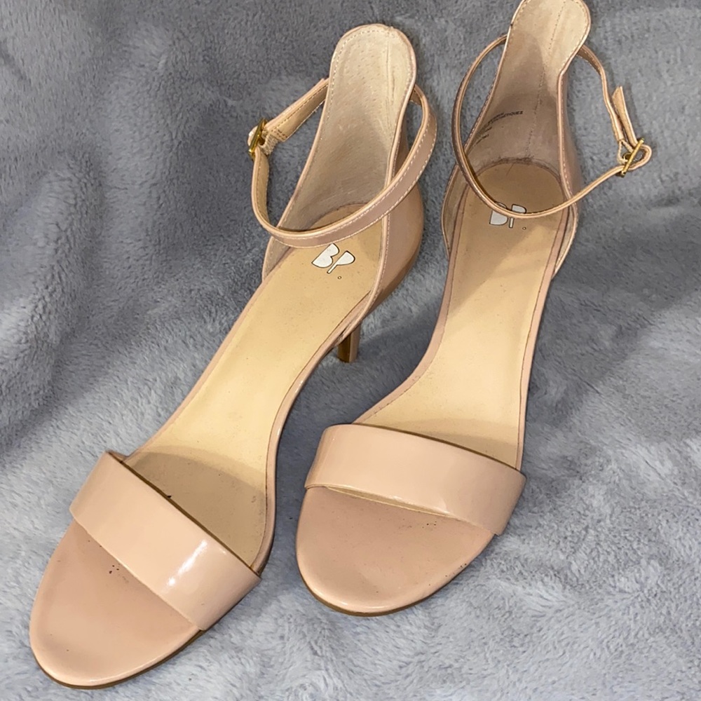 Nude/light pink heel